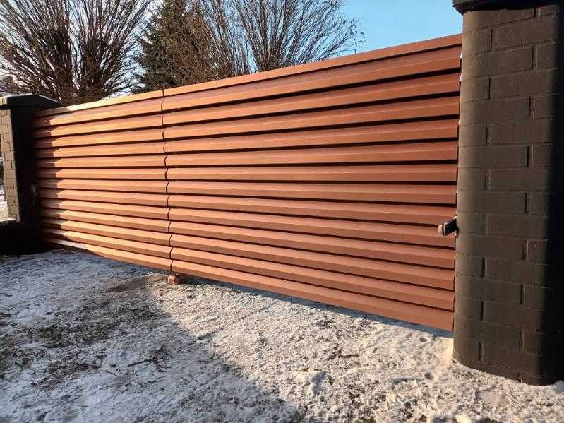 Ogrodzenie żaluzjowe z blachy zaginanej