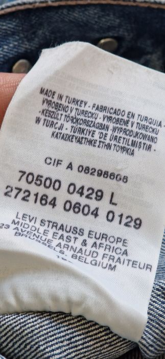 Levis  L.      .