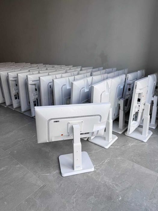 LG 24MB35PM-W — великий IPS екран + колонки/гарний стан/є гарантія