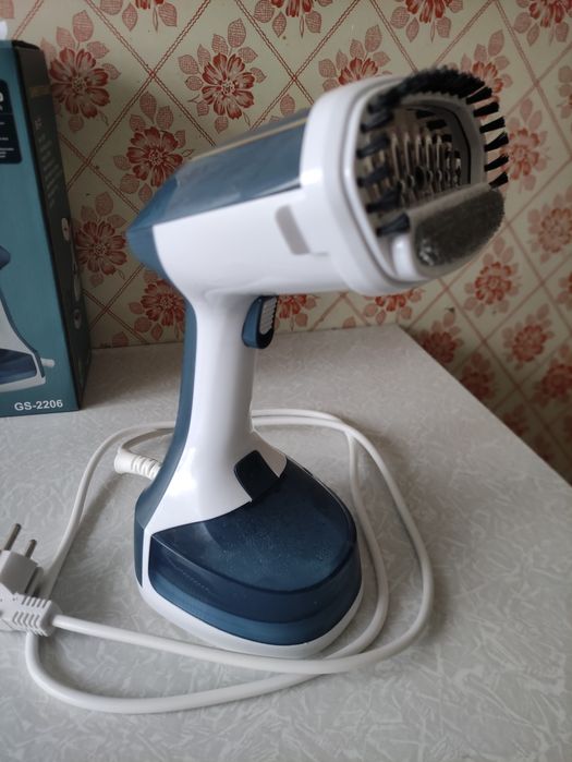 Відпаріватель для одягу