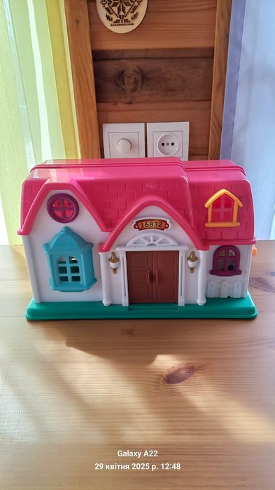 Іграшковий будиночок і кухонний набір