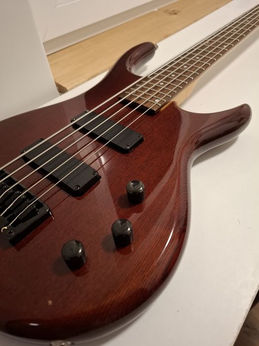 Gitara basowa Epiphone Embassy V