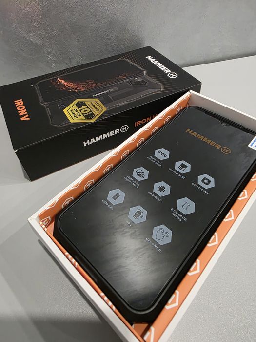 Новий  телефон Hammer Iron V 6/64GB Black бронебійний