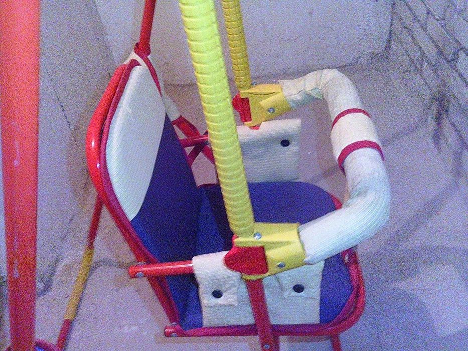 Huśtawka pokojowa dla dziecka, stan bardzo dobry.