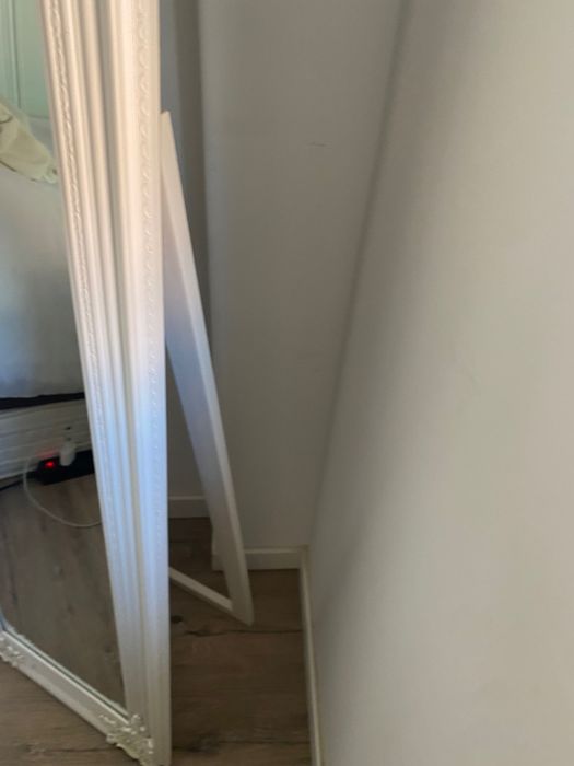 Espelho com rebordo branco