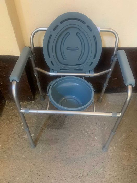 Стілець туалет новий