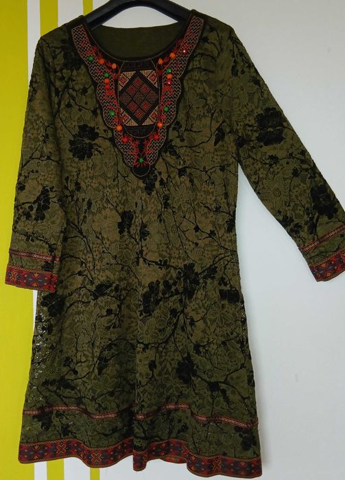 M/L(42/44) Dwuwarstwowa sukienka w idealnym stanie