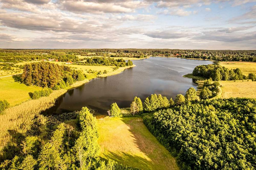 Między Olchami domek nad jeziorem