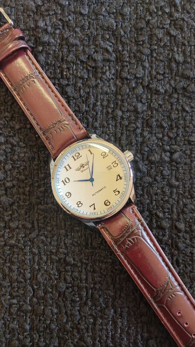 Relógio mecânico automático