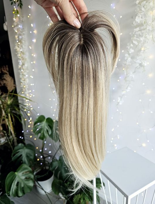 Mini topper Iga jasny blond z odrostem i grzywką naturalny efekt