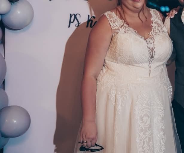 Suknia ślubna z koronką