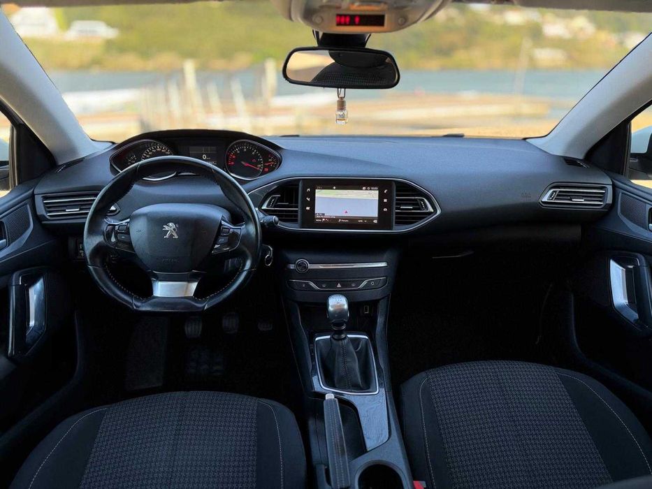 PEUGEOT 308 Moderno e Economímico * Desde 147€ por mês*