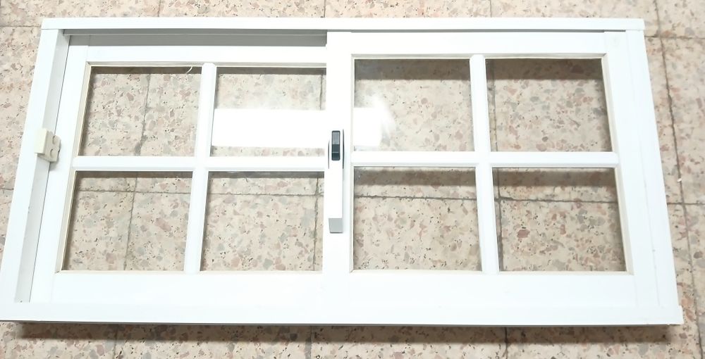 Janela em alumínio branco