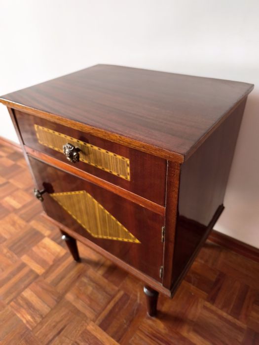 Mesa de cabeceira