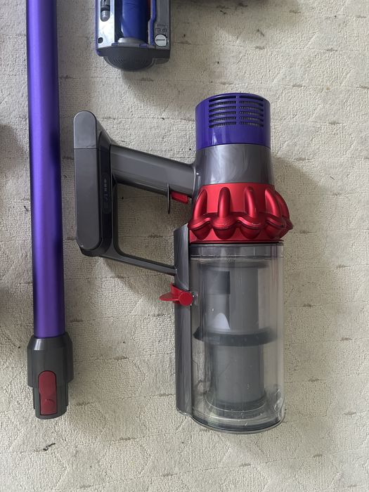 Пилосос dyson v10