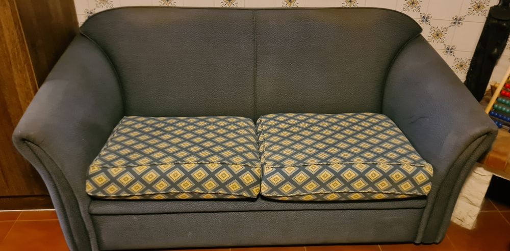 Sofá de dois lugares