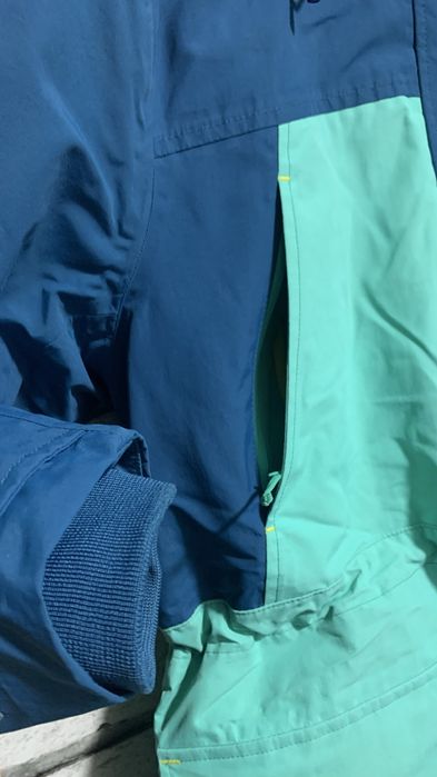 Продам женскую стильную зимнюю куртку