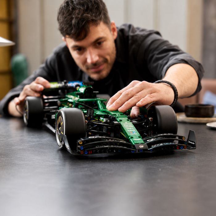 Конструктор Technic – F1 Aston Martin Aramco AMR25 (42240) | 1547 деталей | сумісний з LEGO