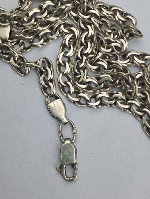 Чудовий срібний ланцюжок.