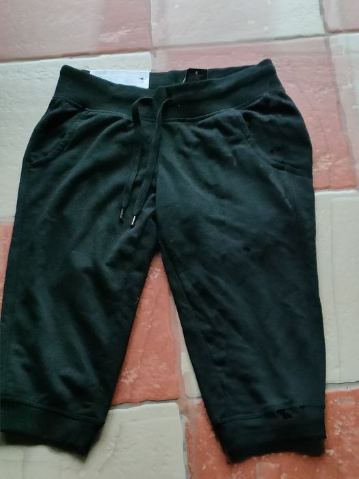 Spodnie czarne do kolan nowe