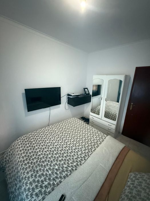 Aluga-se Quarto Individual em Foros de Amora | 400€ Tudo Incluído