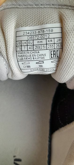 Buty sportowe Levis 40 jak nowe