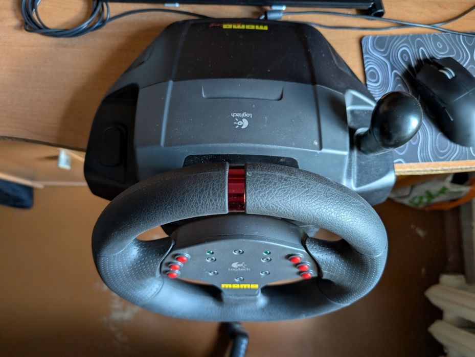 Продам руль Logitech momo racing
