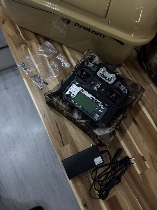 Łódka zanętowa ProLam Hunter 650 Dobry Start – stan idealny + pokrowce