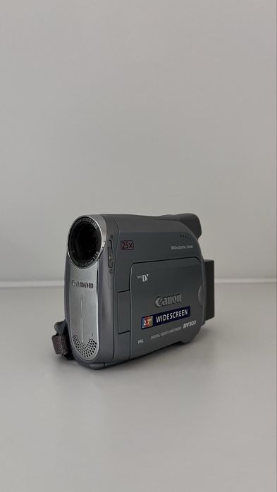 Kamera Canon        .