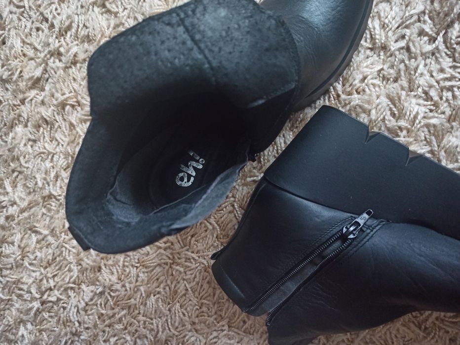 Чобітки жіночі .