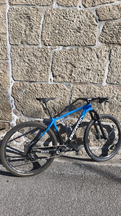 Bicicleta berria em carbono