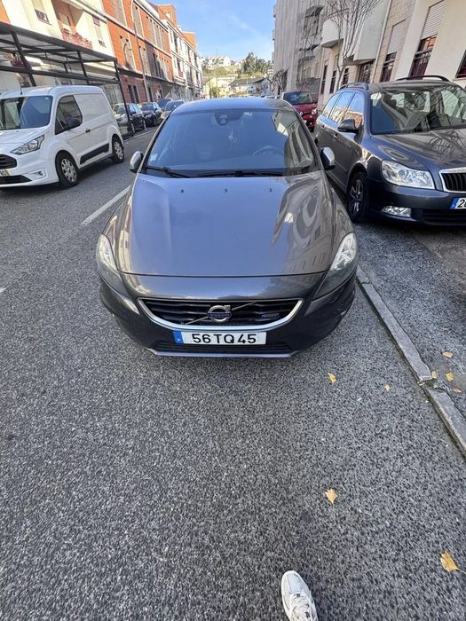 Volvo v40 r-design D2 — photo 2