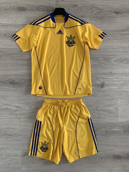 Adidas футбольна форма збірной України