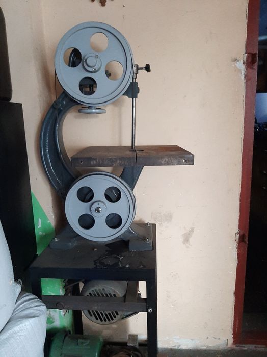 Piła taśmowa. Częściowo odnowiona.