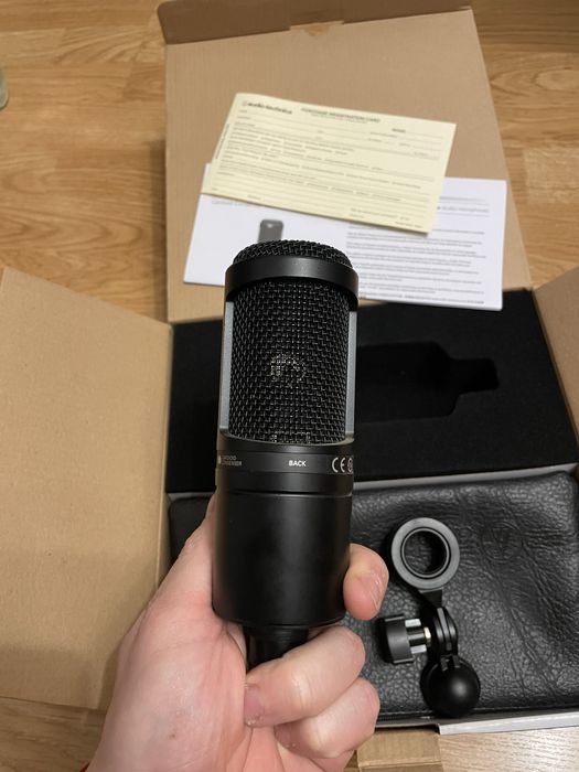 Студійний мікрофон Audio-Technica AT2020 в гарному стані