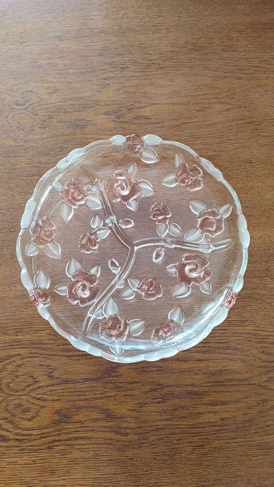 Piękna patera,  trójdzielny talerz w róże