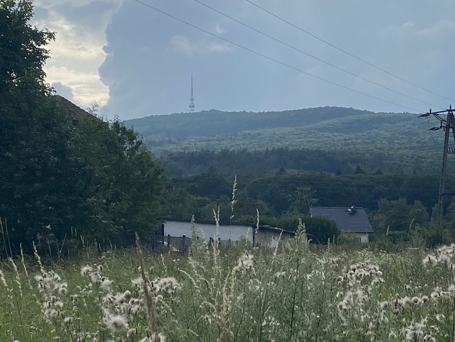 Działka z inwestycyjna na budowę widok na  Ślężę