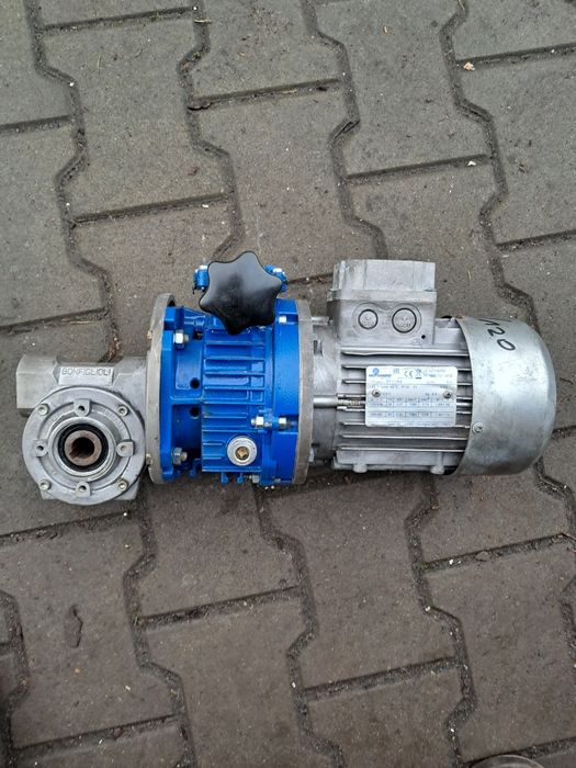 Okazja motoreduktor z regulacją 0.37kw od 16 do 120obr