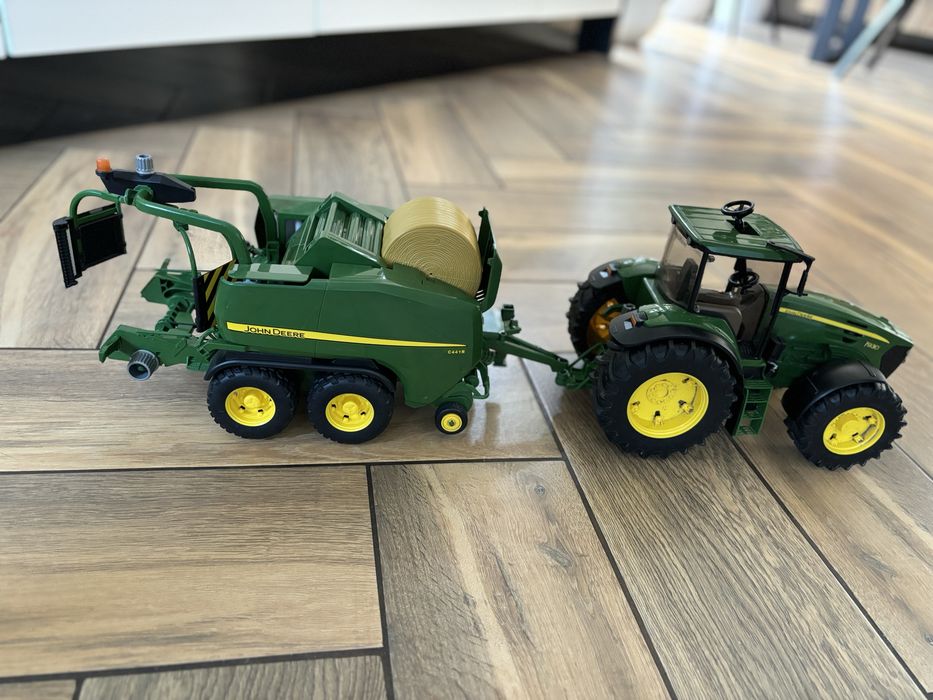 Traktor z owijarka