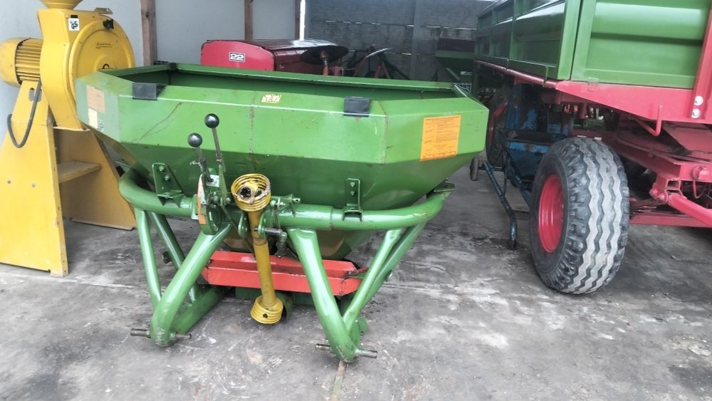 Rozsiewacz siewnik nawozu Amazone amazone