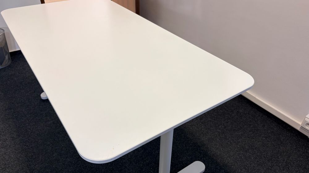 Biurko IKEA BEKANT białe 160×80 cm – stan idealny