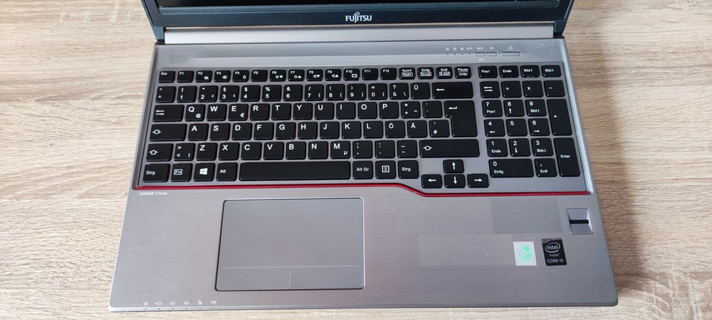 Portátil Fujitsu Lifebook E754 i5|8GB|SSD 256GB|15.4"