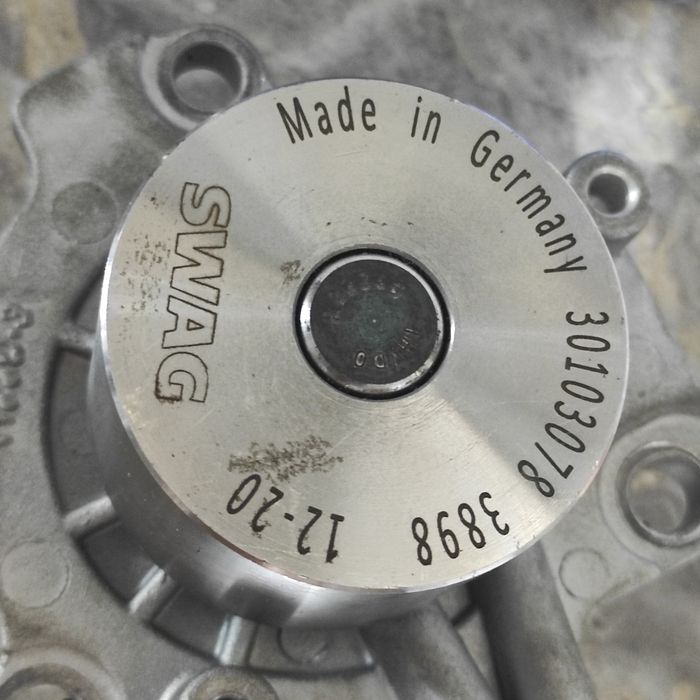 Водяная помпа SWAG 30 10 3078 Германия новая оригинал Audi