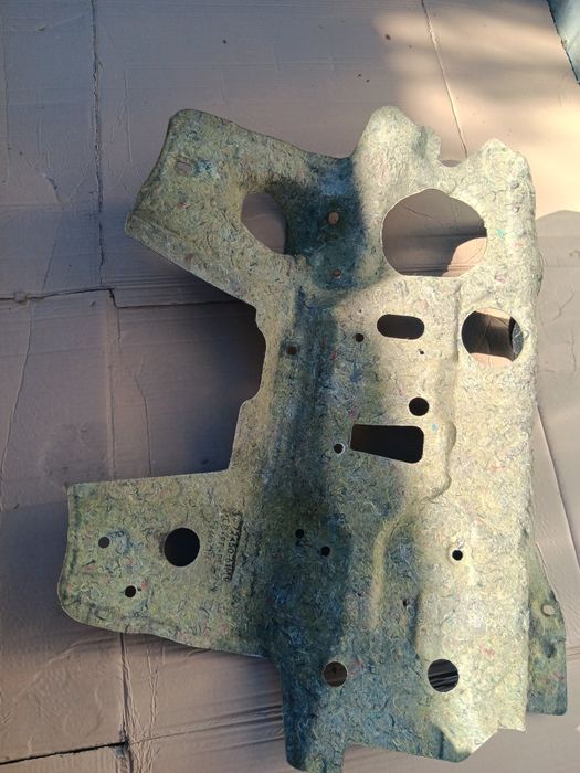 Suzuki Vitara III 2015- wygluszenie ściany grodziowej komory silnika