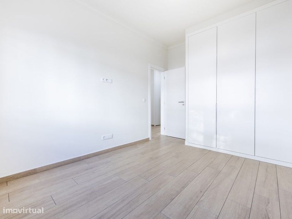 T2 Totalmente Remodelado na Damaia | Junto às Portas de Benfica
