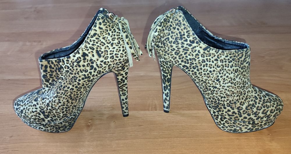 Botki na szpilce i platformie w panterkę ATMOSPHERE, BDB, r. 37/24 cm