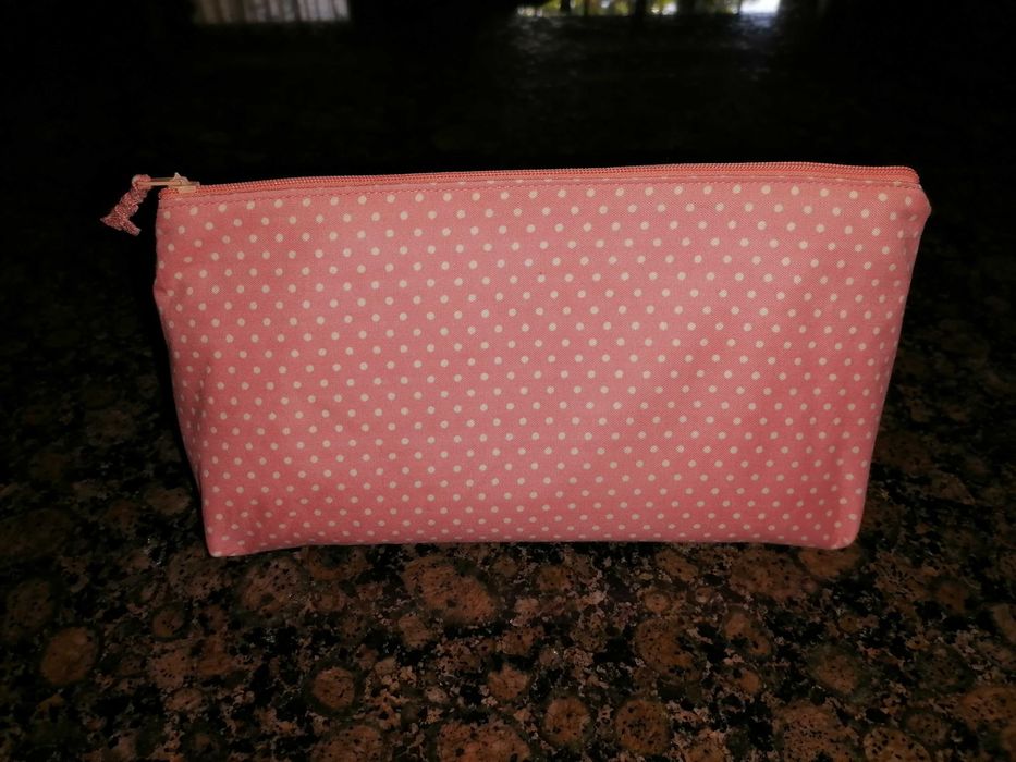 Bolsa necessaire estampado rosa