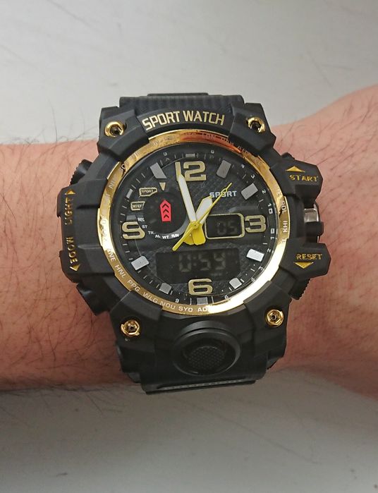 Sportowy zegarek czarny-złoty