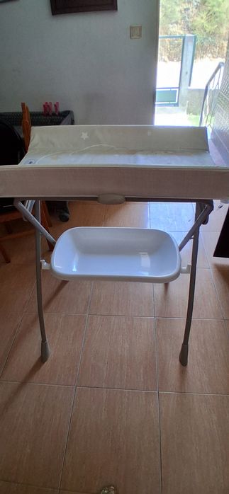 Vendo banheira com muda fraldas