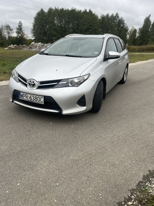 Sprzedam toyota auris 1.4 D4D 90km